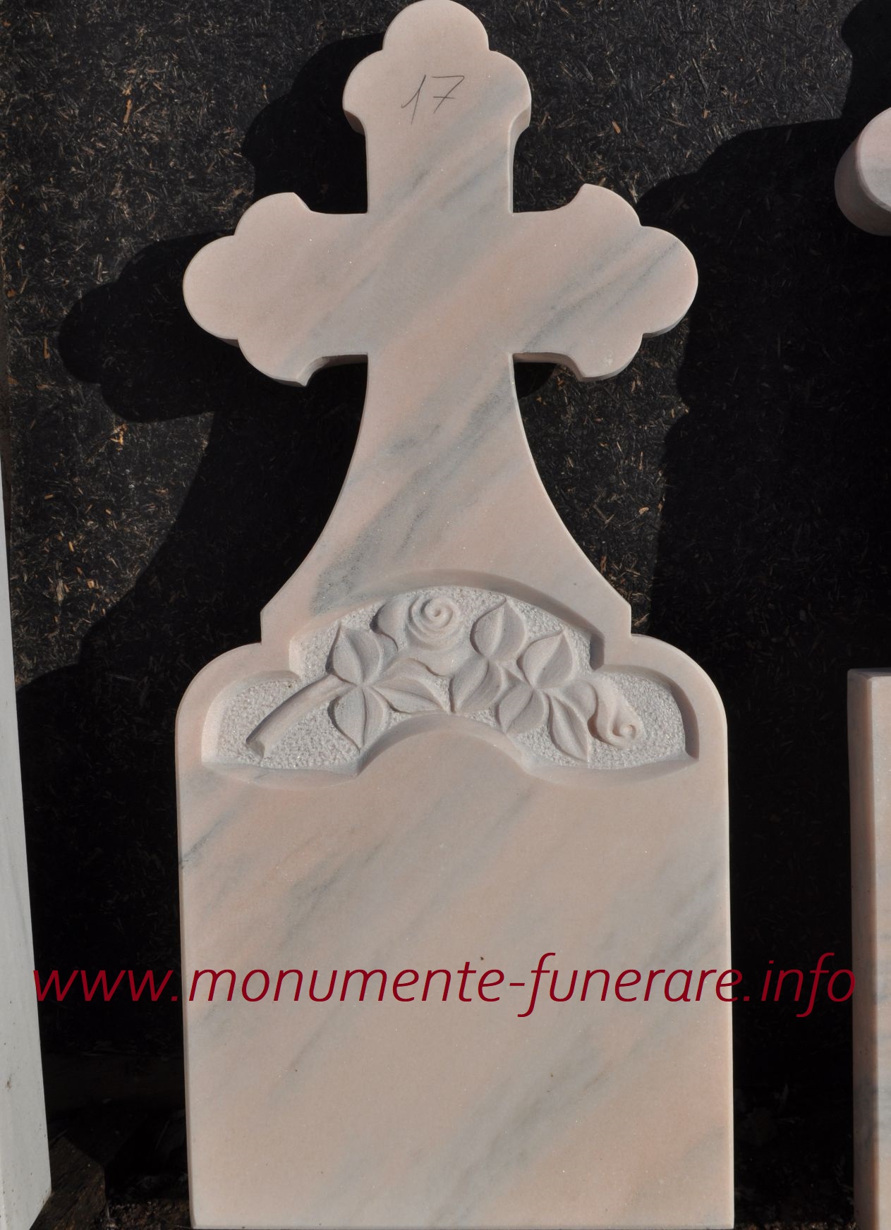 monument funerar model 17