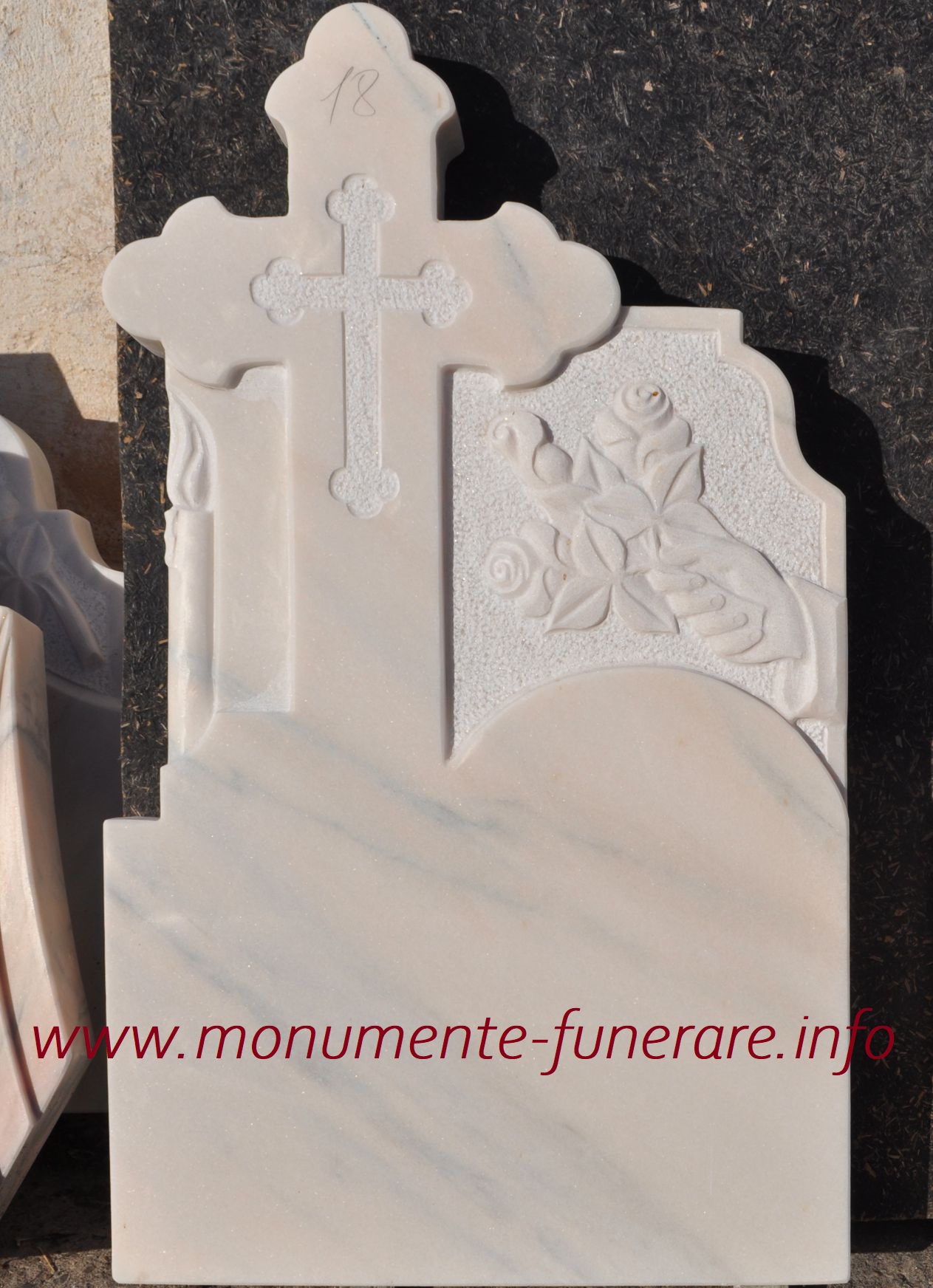 monument funerar model 18